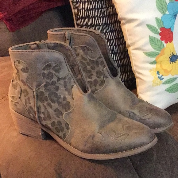 Very G Shoes - VERY G LEOPARD PRINT ANKLE BOOTS